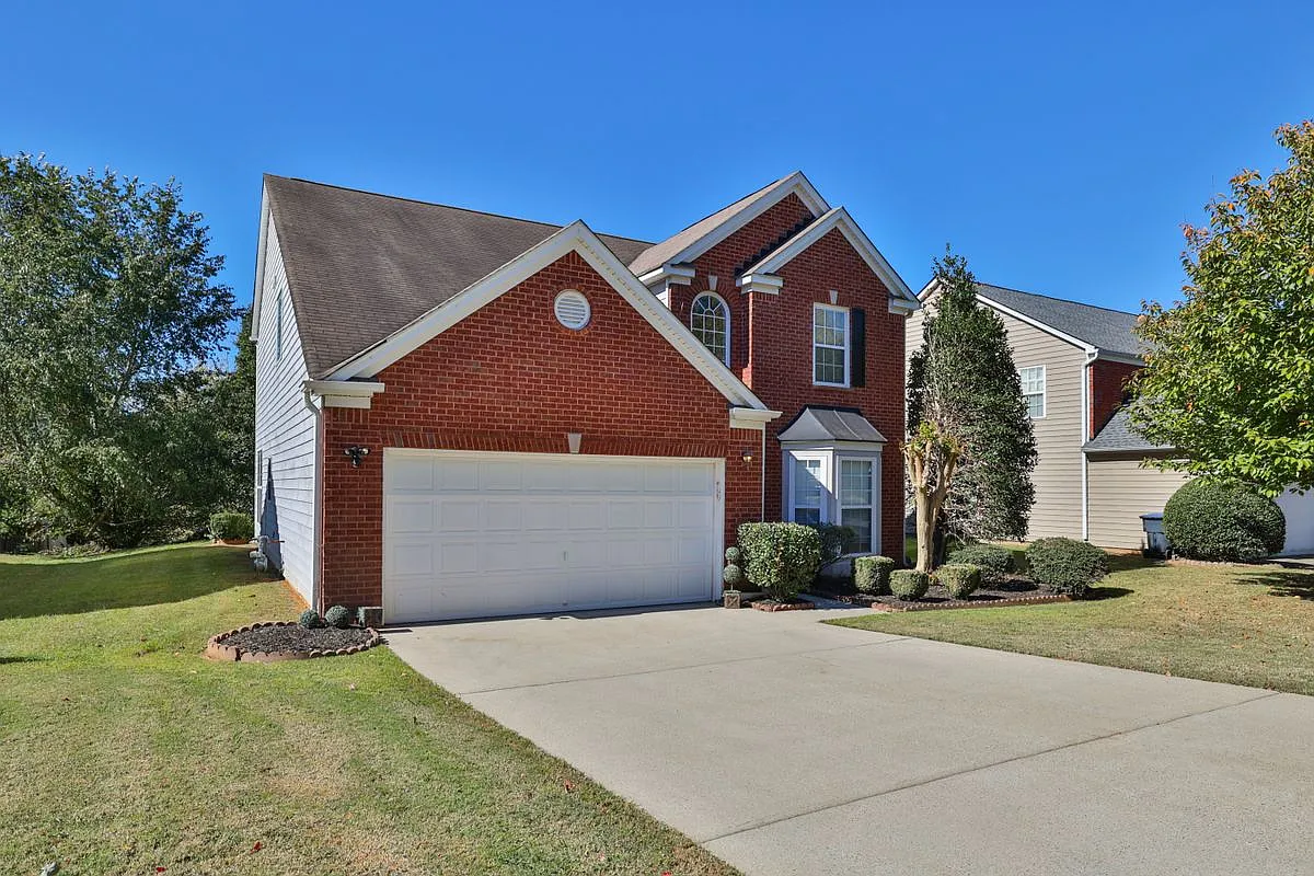 4 bed, 2.5 bath, 2628 sqft, $2,695 — Photo 2