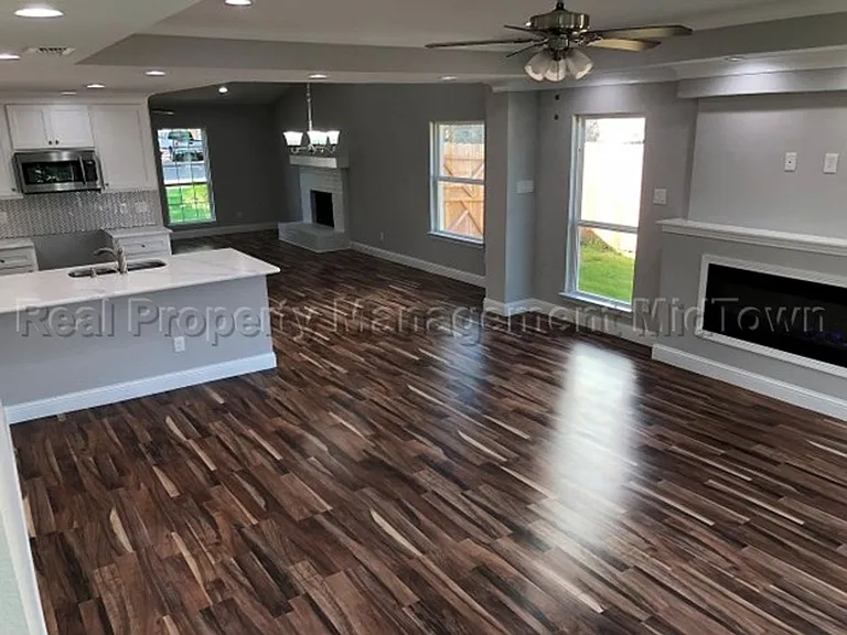 2325 Warwick Ave — Photo 13