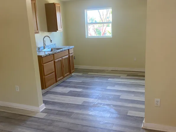 2111 Washington St W, Charleston, WV 25387