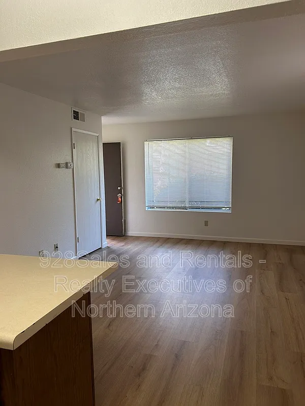 1 bed, 1.0 bath, 520 sqft, $1,200 — Photo 2