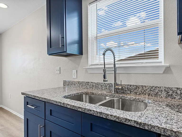 2615 Ektom Dr #C — Photo 7