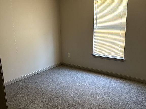 5th image of 5004 Chancellor Sq NW #A