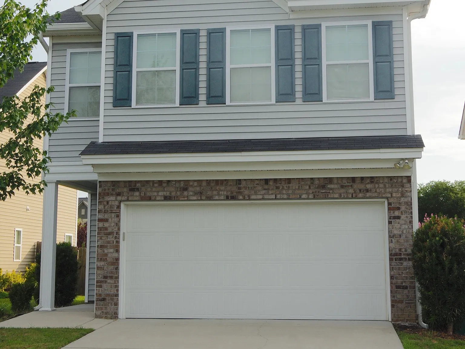 3 bed, 2.5 bath, 1889 sqft, $2,100 — Photo 3