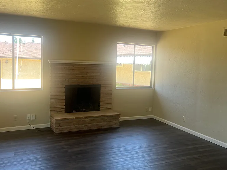 6706 N Alturas Ave — Photo 5