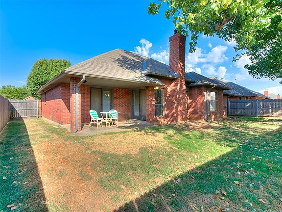 4th image of 18404 Chestnut Oak Dr