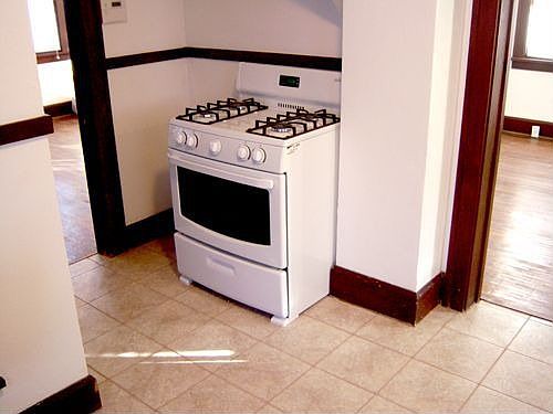 Kitchen new stove w ceramic tile