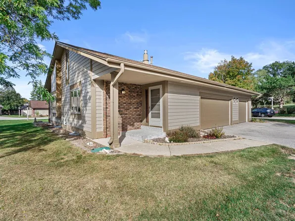 5055 South Stonehedge DRIVE, Greenfield, WI 53220