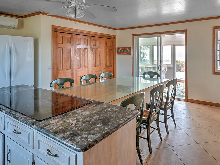 21 E Beach Dr — Photo 5