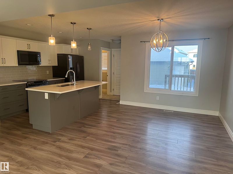 Fort Saskatchewan House for rent - 4 Bedrooms — photo 2