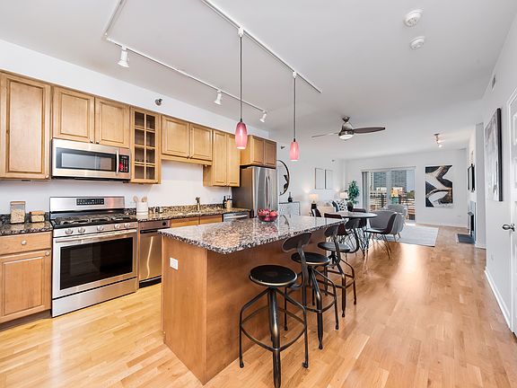 5th image of 4350 N Broadway Ave #607