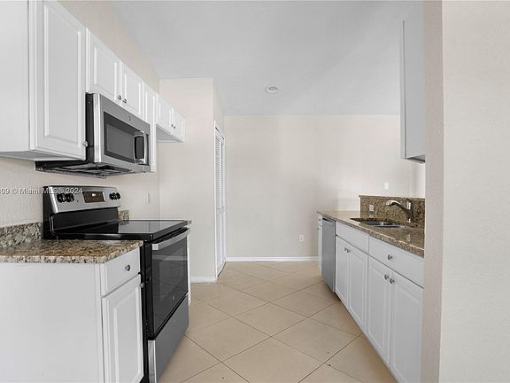 4th image of 552 SE Nome Dr