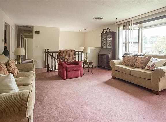 5th image of 4049 Meadow Ave