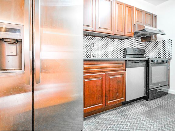 2nd image of 245 Suydam St APT 3B