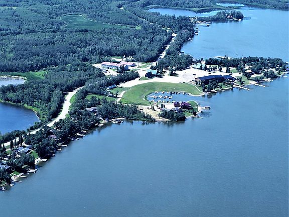 5th image of 217 Twin Oaks Dr