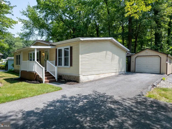 61 Maple Ave, Manheim, PA 17545