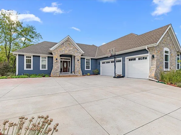 W225N7609 Woodland Creek DRIVE, Sussex, WI 53089
