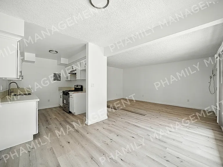 451 Anderwood Ct #D — Photo 9
