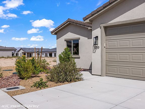3rd image of 559 E Colt Ln