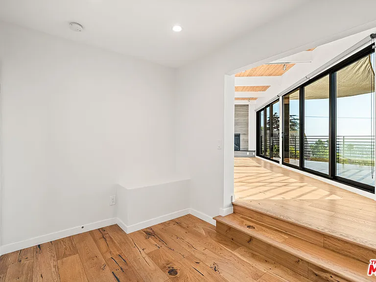 3921 Clayton Ave — Photo 12