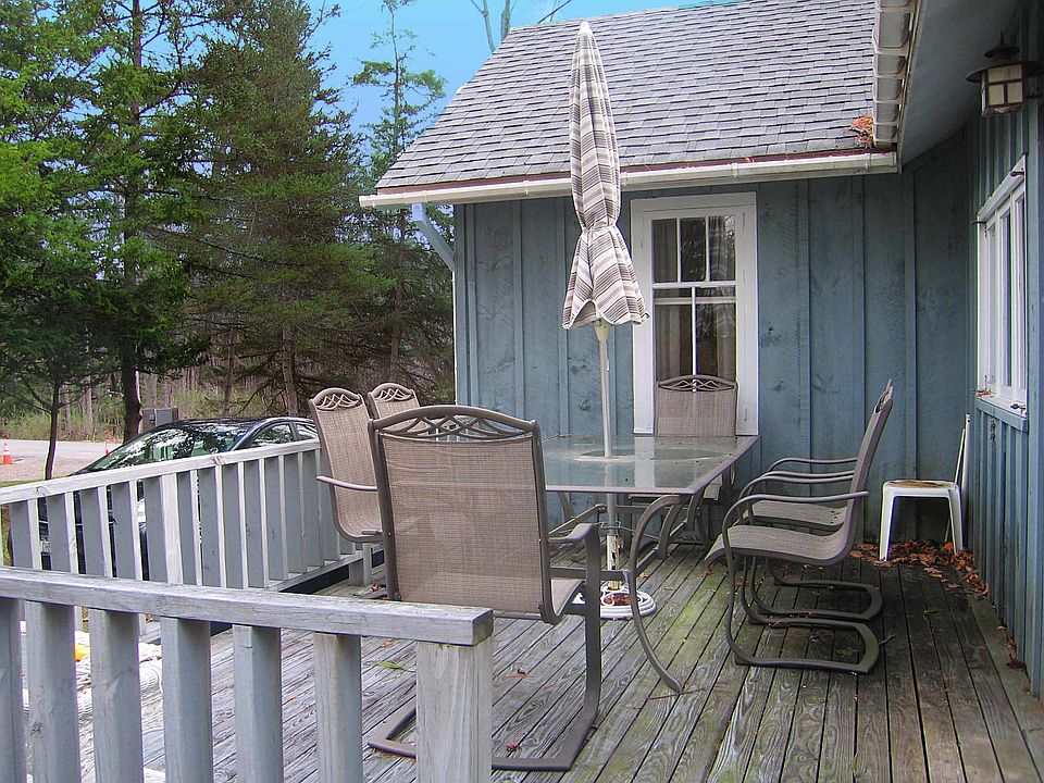 2nd image of 32 Forest Ln
