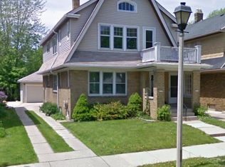 4027 N Stowell Ave, Shorewood, WI 53211