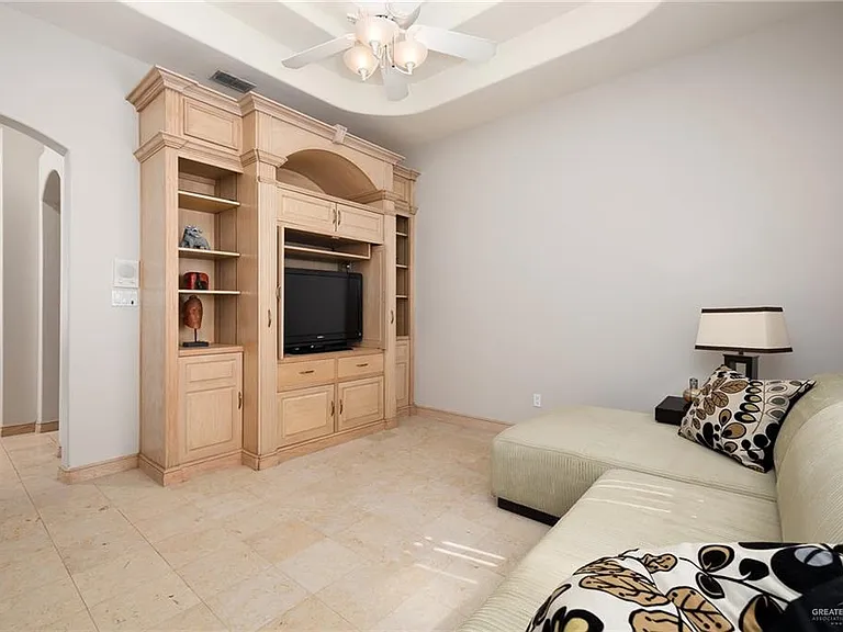 513 E Bluebird Ave — Photo 6