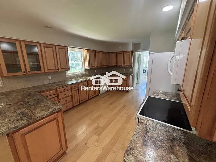 811 Myrtle St — Photo 3