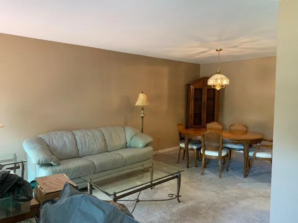 182 Barrington Cir #1, Lake Orion, MI 48360