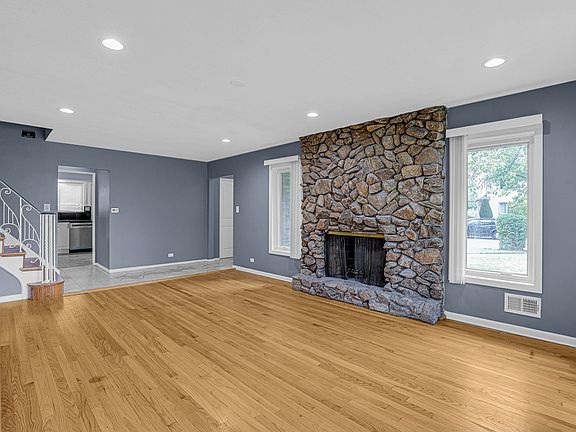 4th image of 4465 W Lunt Ave