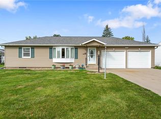 1611 Spencer St, Grinnell, IA 50112