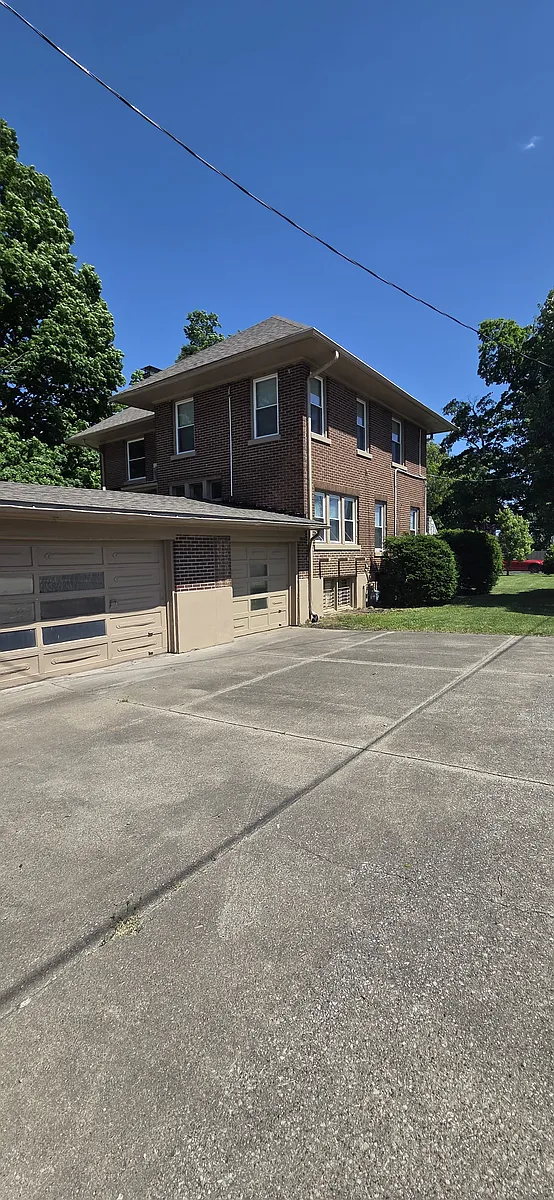 Building Photo - 2201 Bashford Manor Ln