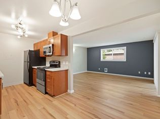 920 N 100th St APT 6, Seattle, WA 98133