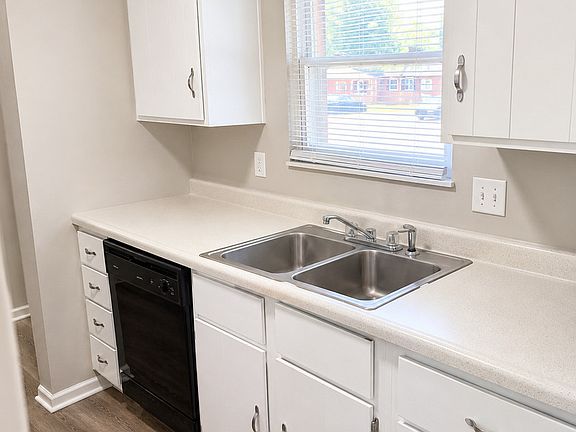 5th image of 1420 E Jefferson St APT 2