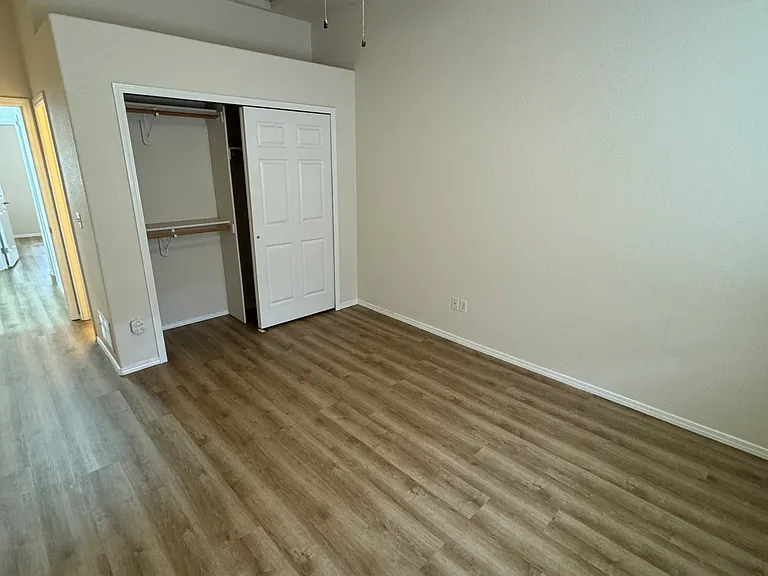2262 Golden Gate Grv — Photo 9