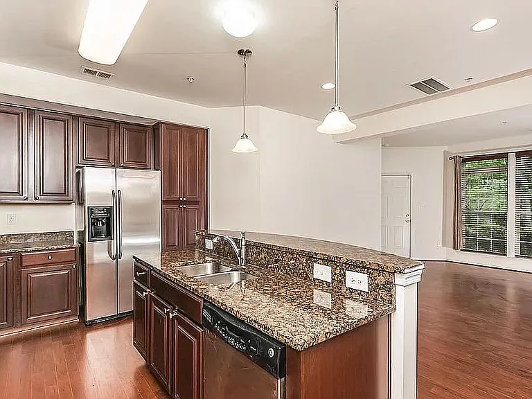 3 bed, 2.5 bath, $3,200 — Photo 4