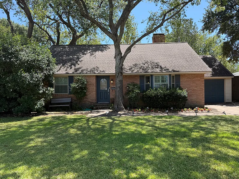 6452 E Lovers Ln — Photo 1