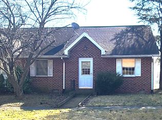 355 Stonegate Ct, Chambersburg, PA 17201