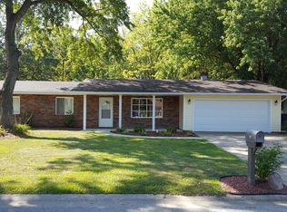 52 Woods Mill Rd, Sherman, IL 62684