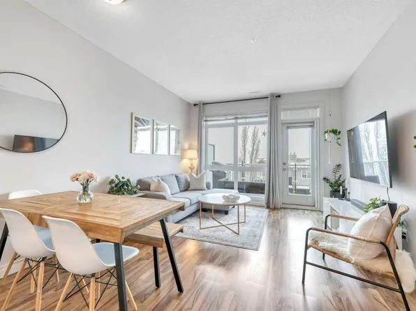148 N Rockyledge Vw NW #13, Calgary, AB T3G 5Y4