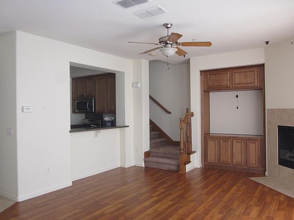 5th image of 402 Luella Ln