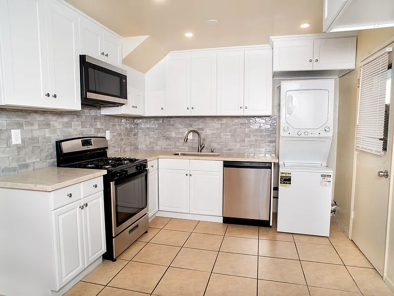 17151 Roscoe Blvd #18 — Photo 4