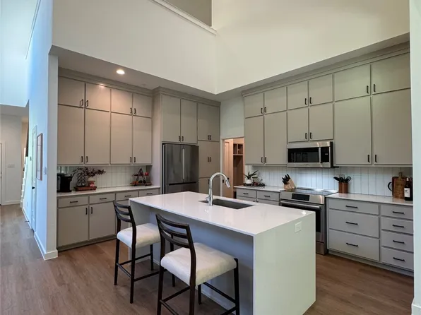 321 Tillery Cir, Grapevine, TX 76051