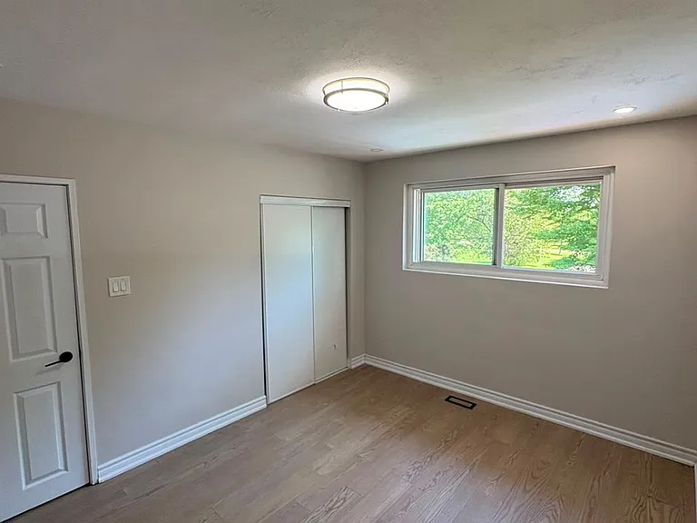 56 Stonehenge Cres — Photo 10