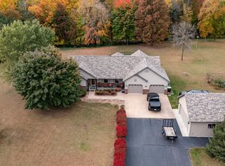 N2543 Hodgett Ct, Waupaca, WI 54981