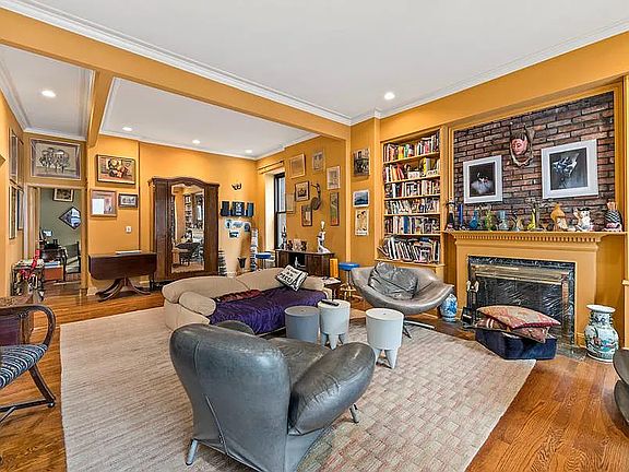 3rd image of 55 E 65th St APT 3A