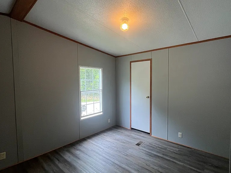 1816 Switzer Green Pond Rd — Photo 14