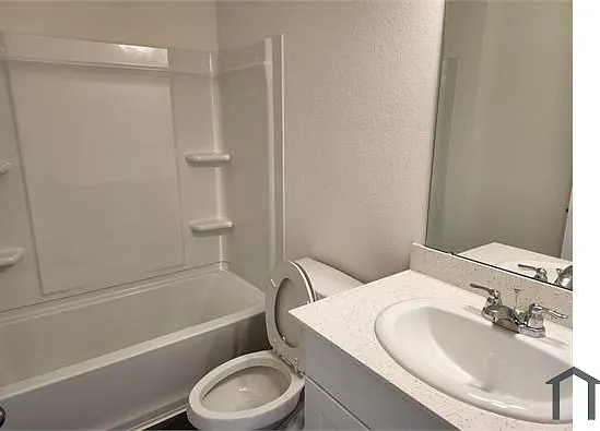 1073 Long Bay Ct — Photo 3