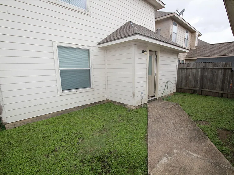 6418 Mountain Pines Ln — Photo 32