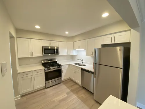 785 Pershing Ave #3B Photo 1