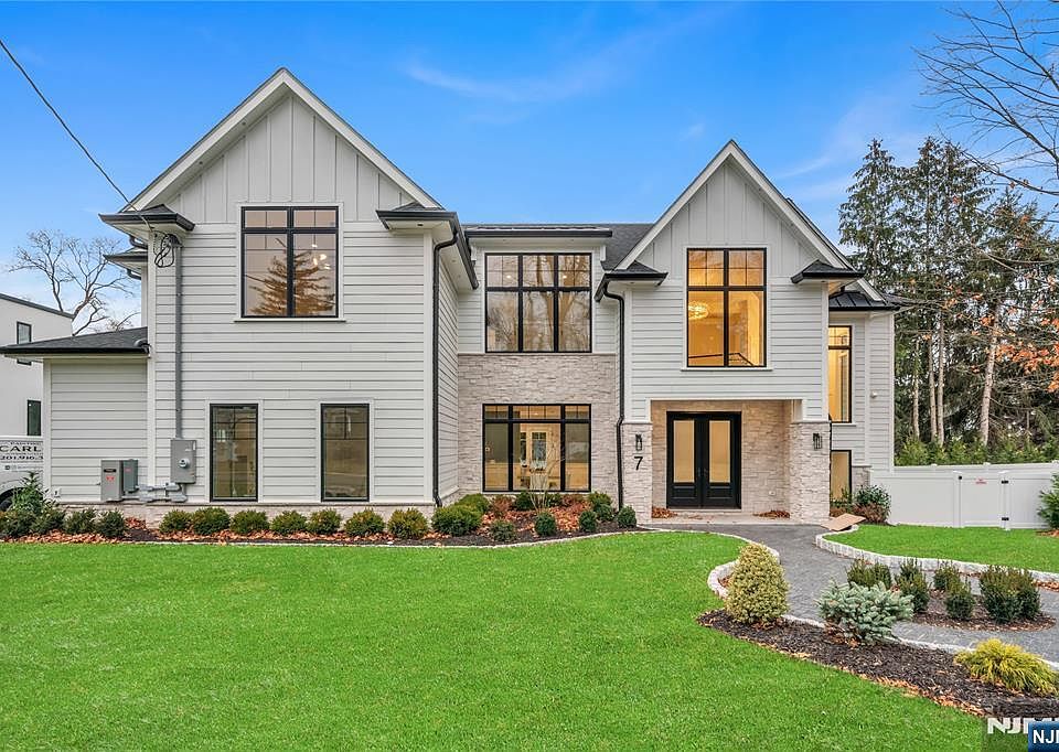 1st image of 7 Central Ave